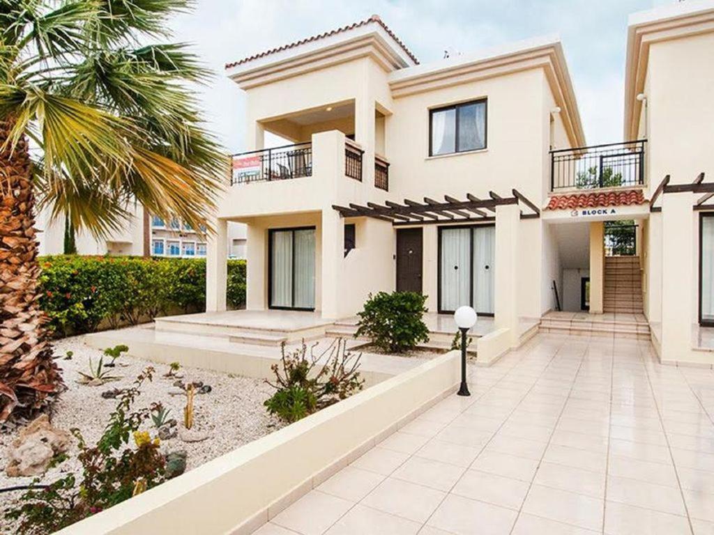 Beautiful 2-Bedroom Apartment - Great Location Paphos Exterior foto