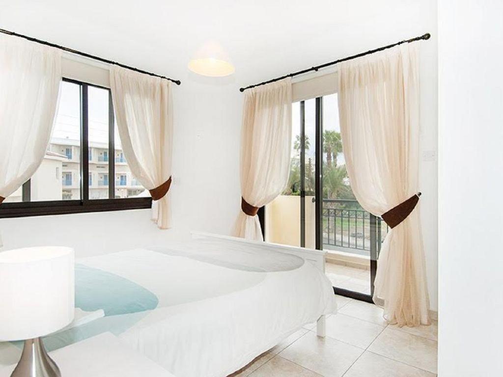 Beautiful 2-Bedroom Apartment - Great Location Paphos Exterior foto